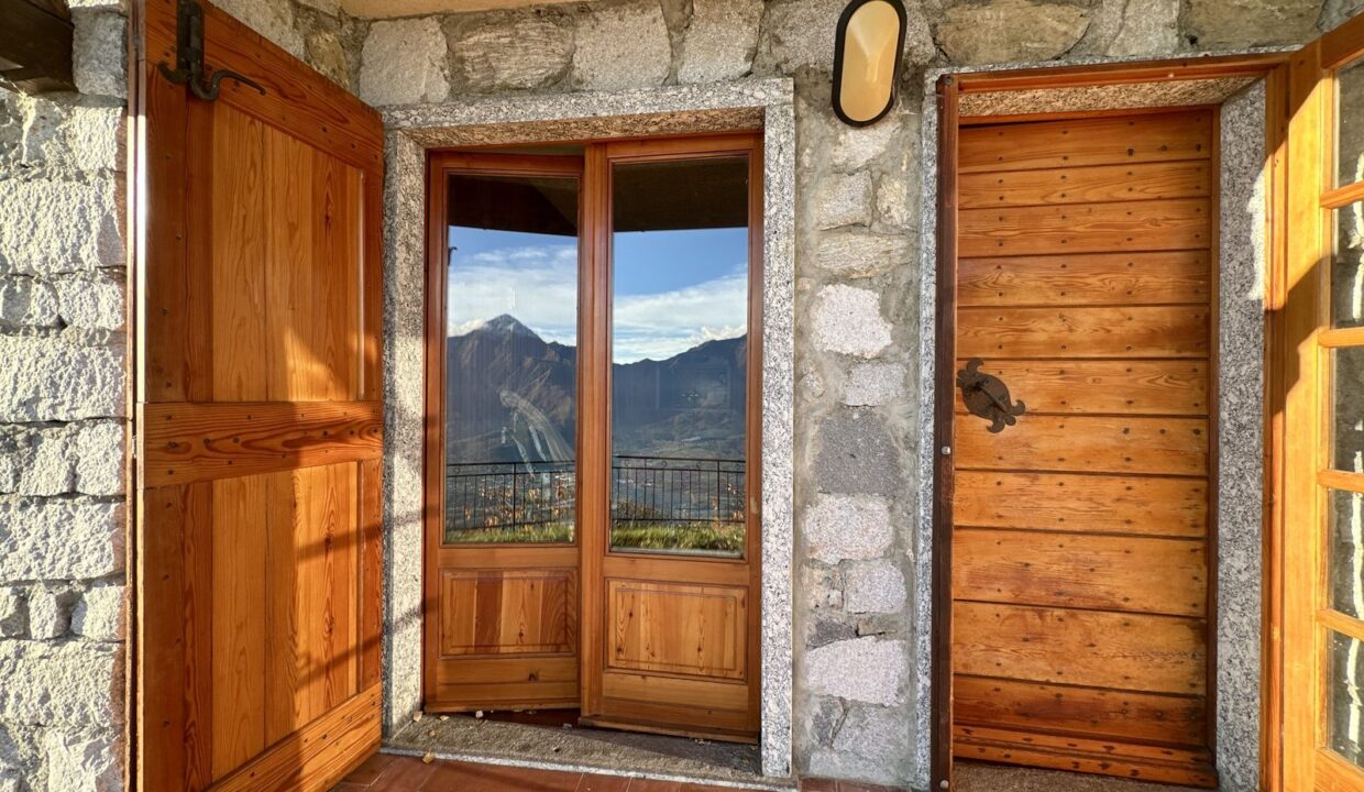 Casa Indipendente Gera Lario Collinare con Terreno