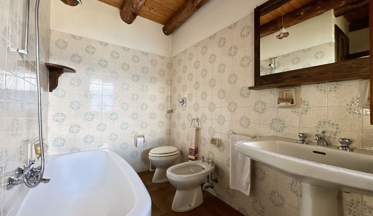 Casa Indipendente Gera Lario Collinare con Terreno