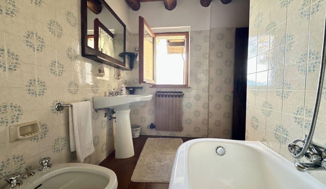 Casa Indipendente Gera Lario Collinare con Terreno