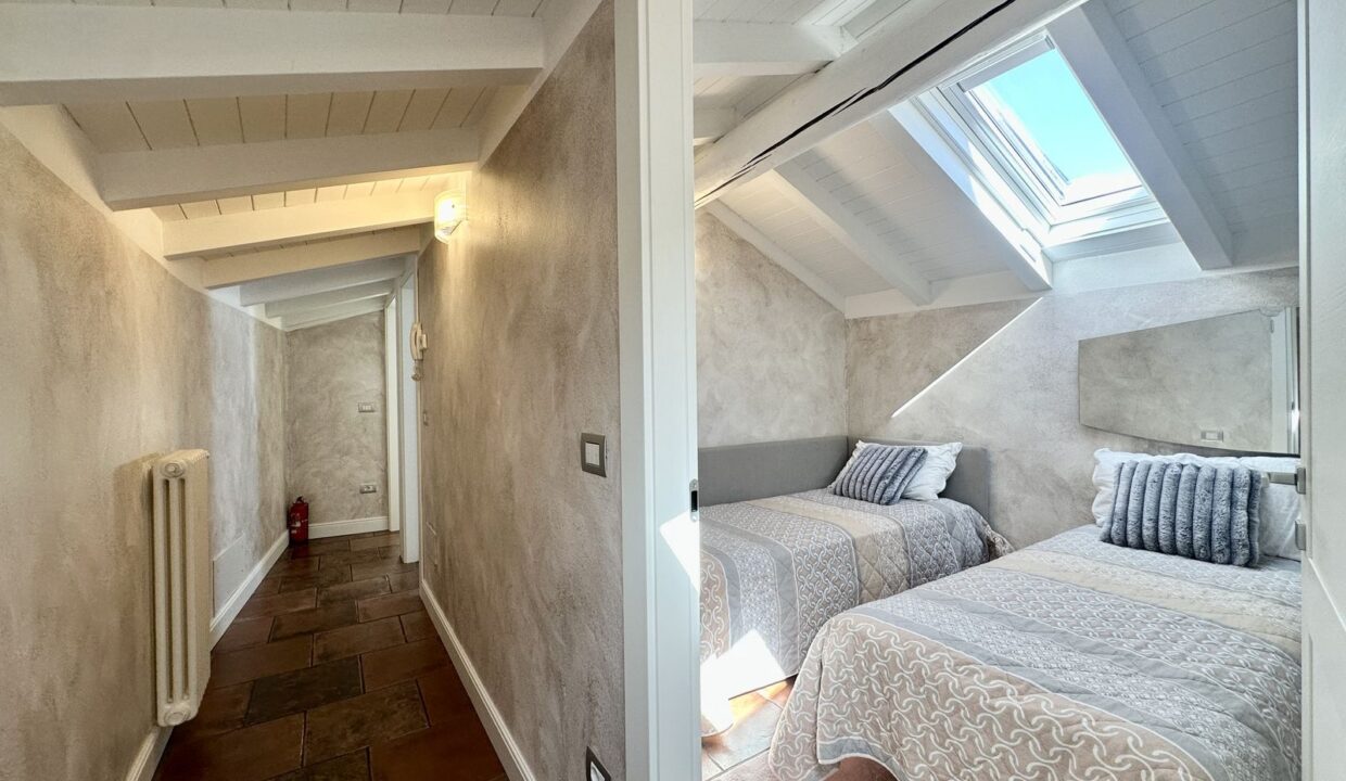 Casa Ristrutturata Dongo con Balconi