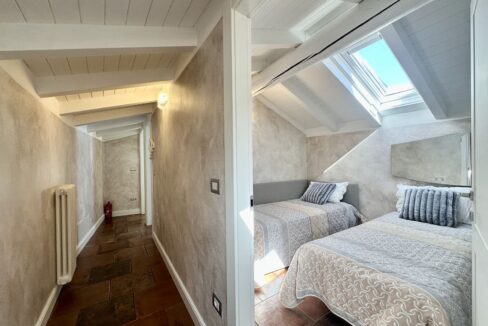 Casa Ristrutturata Dongo con Balconi