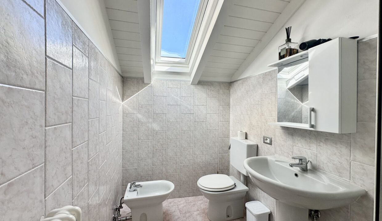 Casa Ristrutturata Dongo con Balconi