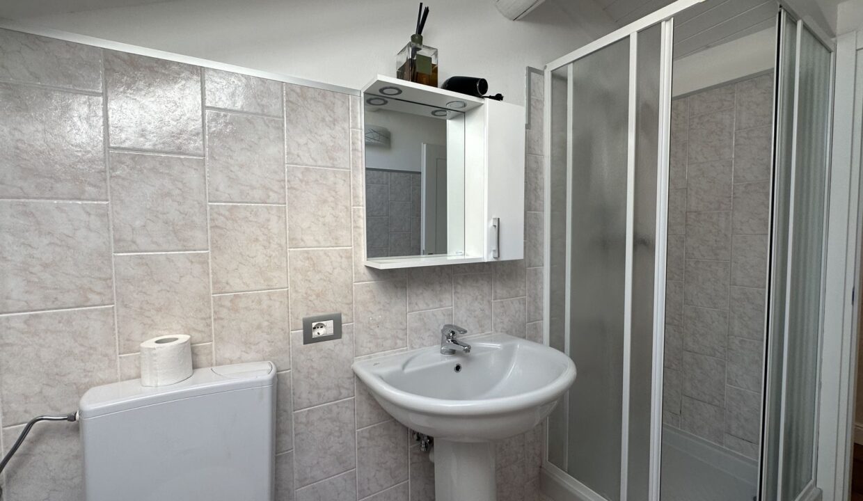 Casa Ristrutturata Dongo con Balconi