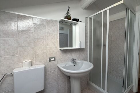 Casa Ristrutturata Dongo con Balconi