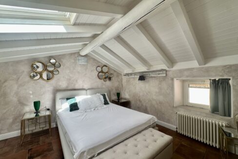 Casa Ristrutturata Dongo con Balconi