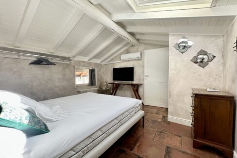 Casa Ristrutturata Dongo con Balconi