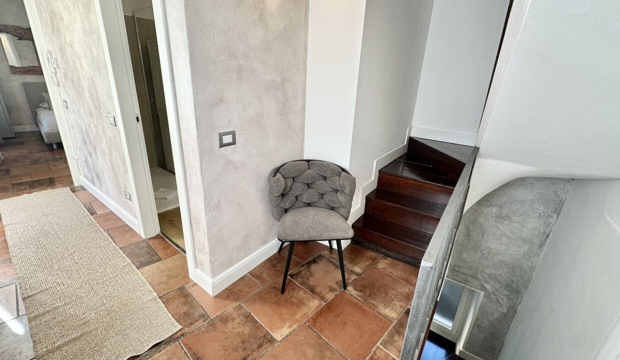 Casa Ristrutturata Dongo con Balconi