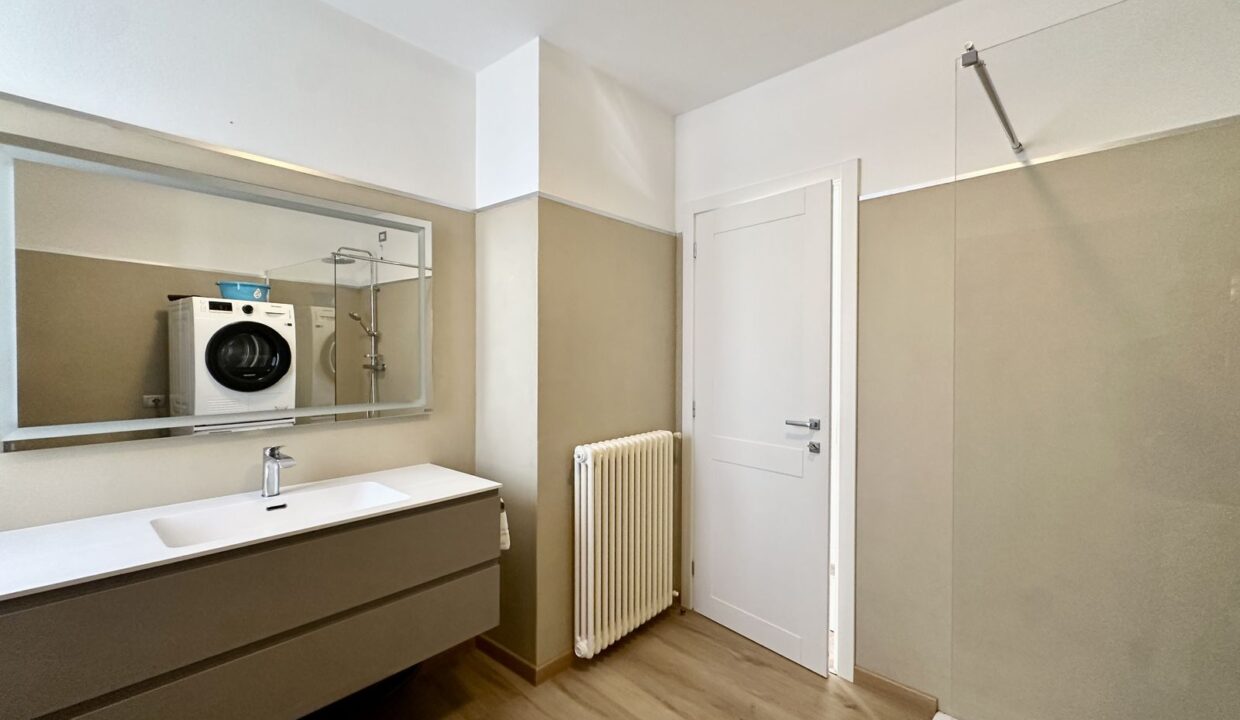 Casa Ristrutturata Dongo con Balconi