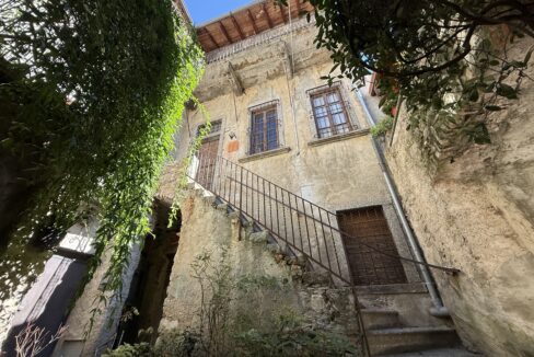 Tremezzo Porzione di Casa da Ristrutturare con Vista Lago 1