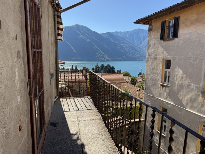 Tremezzo Porzione di Casa da Ristrutturare con Vista Lago vista
