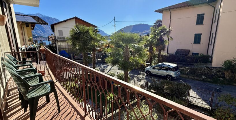 Griante Appartamento con Balcone e Scorcio Lago
