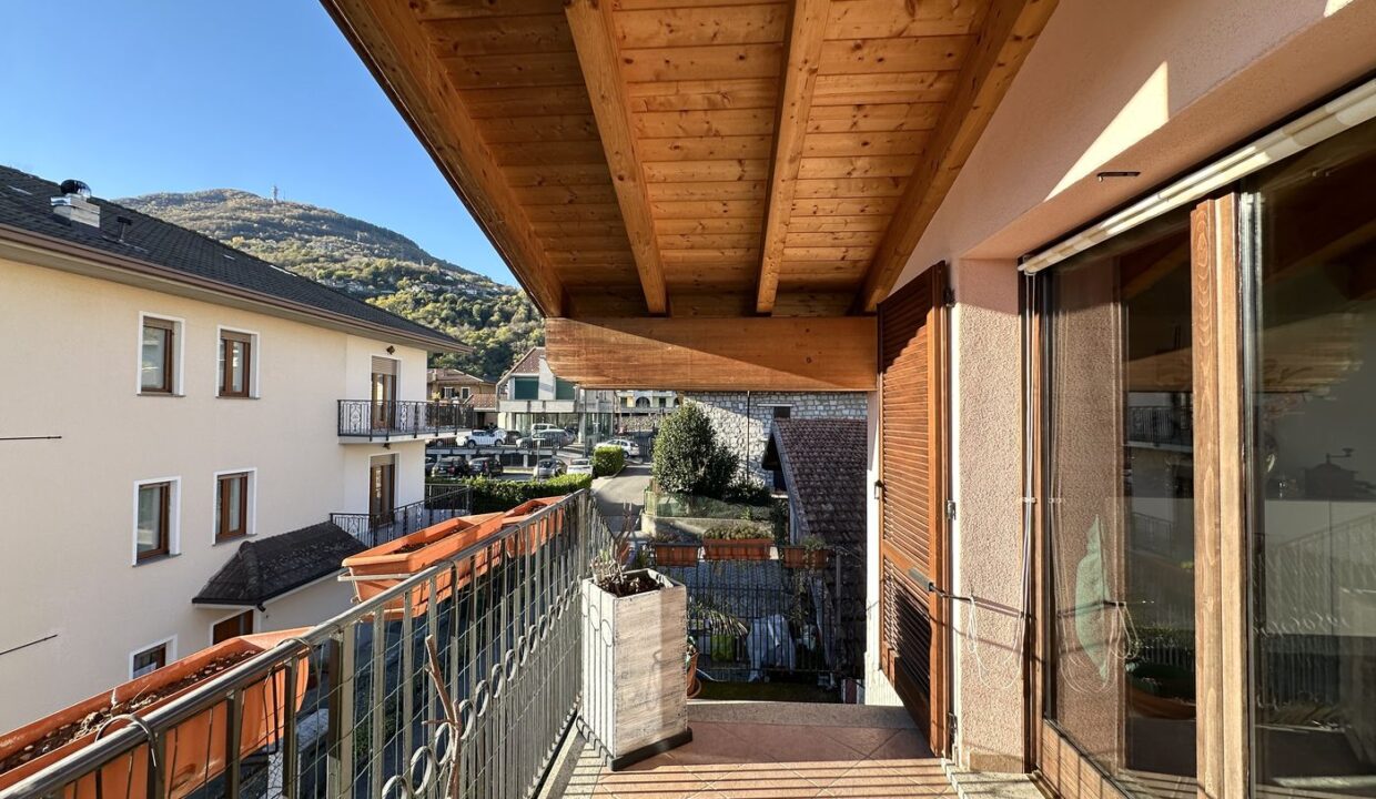 Casa Indipendente Gravedona ed Uniti Lago Como -