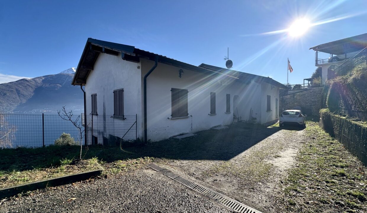 Villa Pianello del Lario con Terreno e Vista Lago