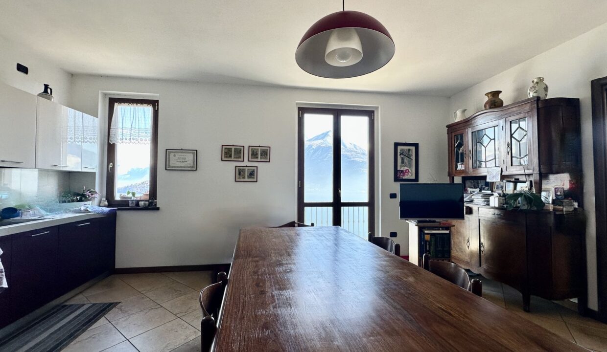 Villa Pianello del Lario con Terreno e Vista Lago