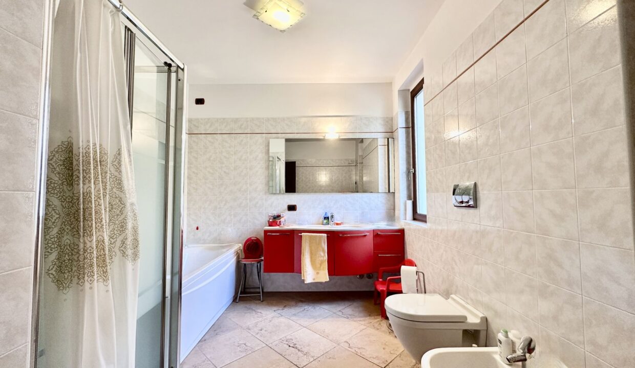 Villa Pianello del Lario con Terreno e Vista Lago