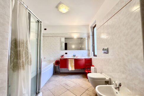 Villa Pianello del Lario con Terreno e Vista Lago