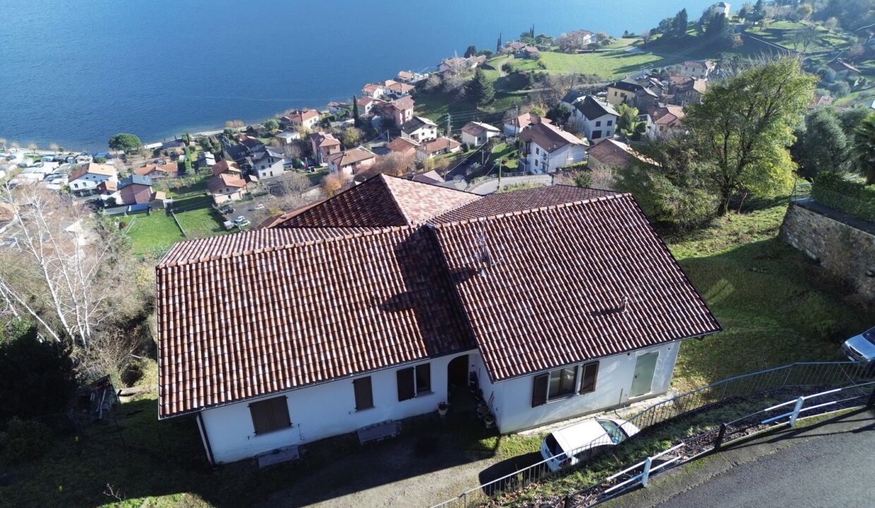 Villa Pianello del Lario con Terreno e Vista Lago