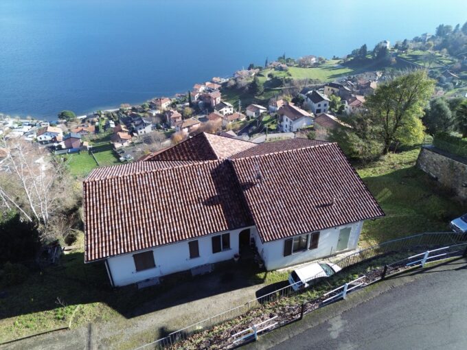 Villa Pianello del Lario con Terreno e Vista Lago
