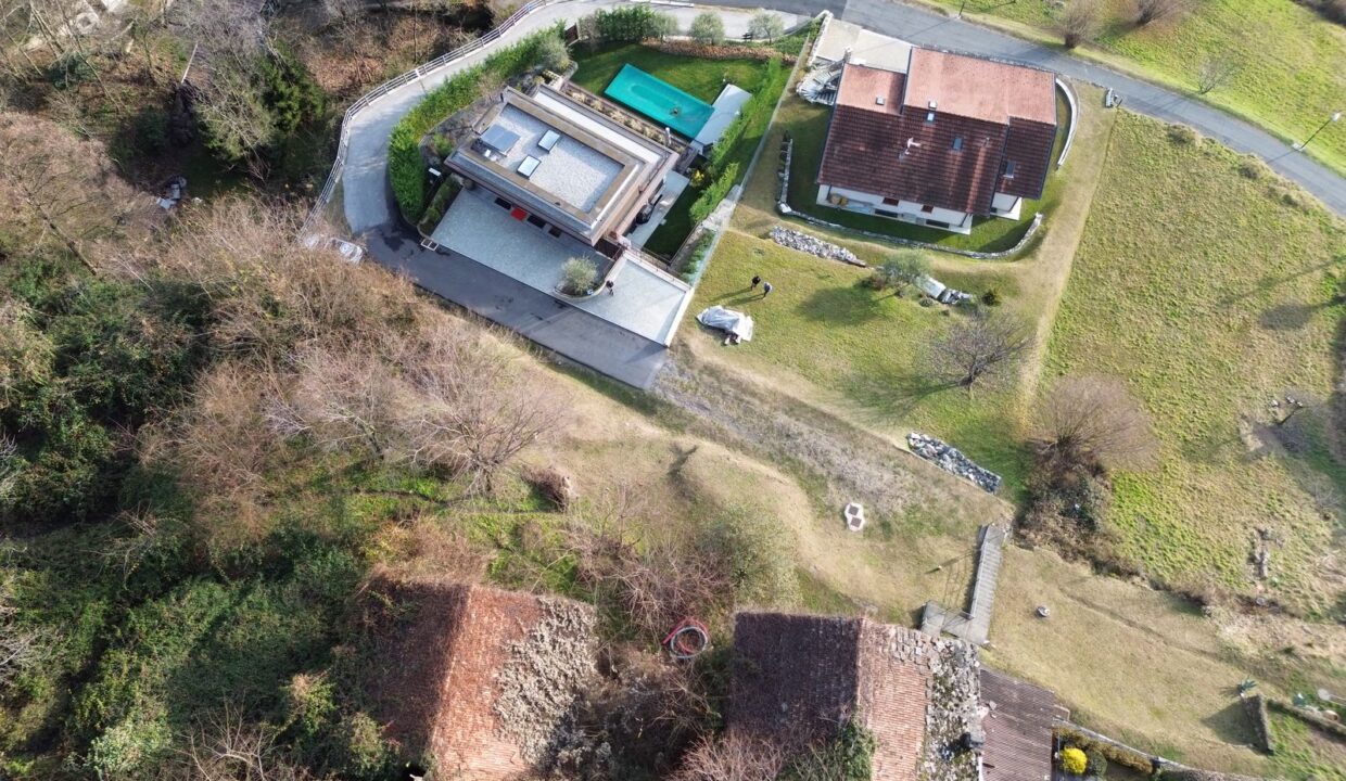 Rustici Indipendenti Gravedona ed Uniti con Terreno