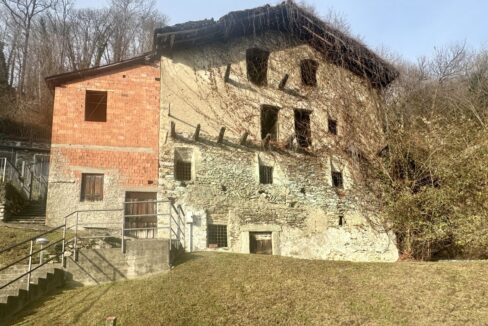Rustici Indipendenti Gravedona ed Uniti con Terreno