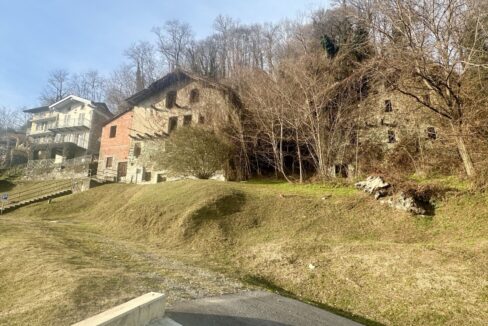 Rustici Indipendenti Gravedona ed Uniti con Terreno