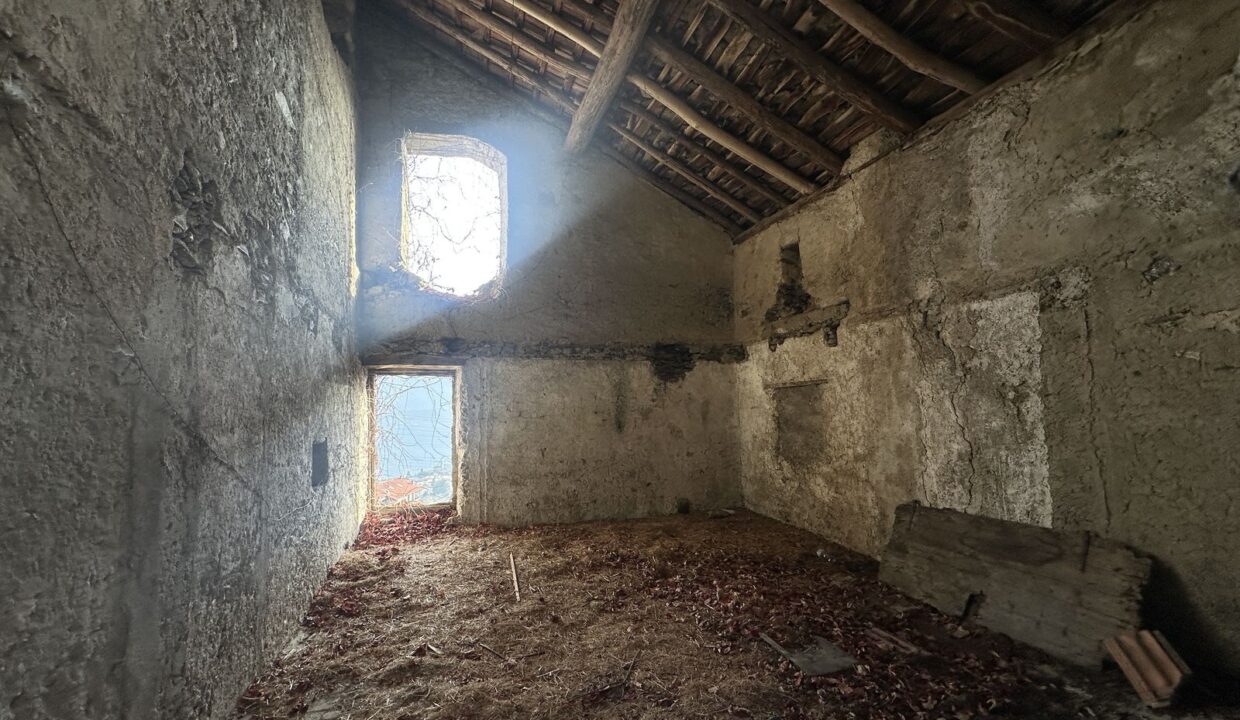 Rustici Indipendenti Gravedona ed Uniti con Terreno