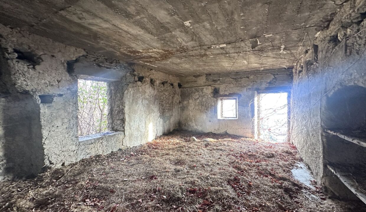 Rustici Indipendenti Gravedona ed Uniti con Terreno