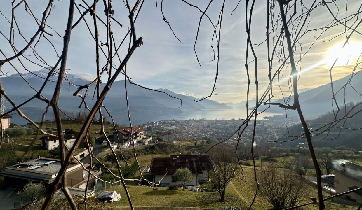 Rustici Indipendenti Gravedona ed Uniti con Terreno