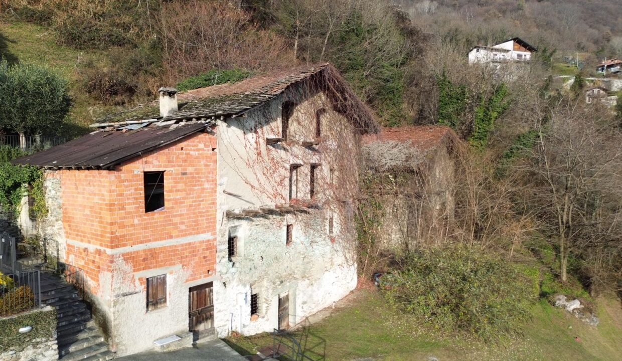 Rustici Indipendenti Gravedona ed Uniti con Terreno