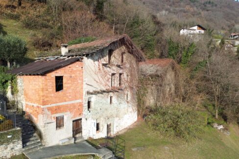 Rustici Indipendenti Gravedona ed Uniti con Terreno