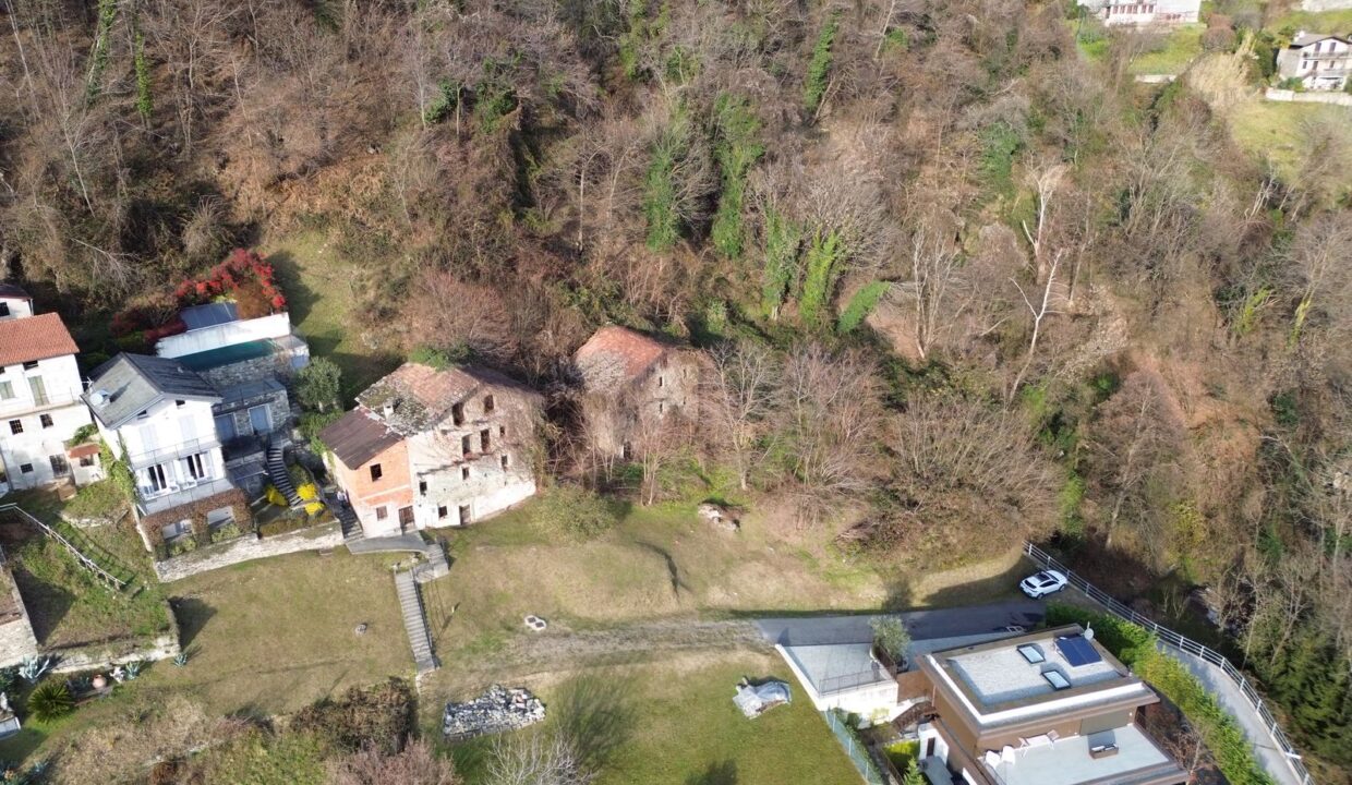 Rustici Indipendenti Gravedona ed Uniti con Terreno