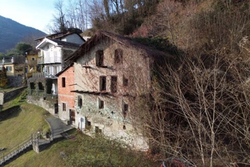 Rustici Indipendenti Gravedona ed Uniti con Terreno