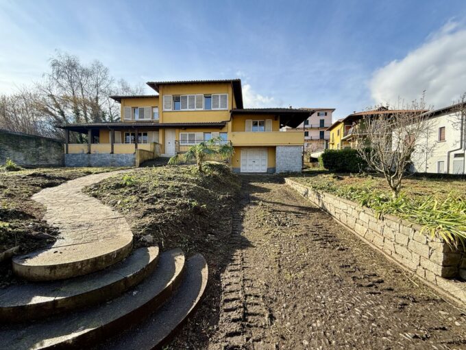Villa in vendita con Terreno Edificabile Gravedona ed Uniti