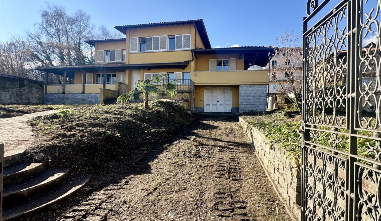 Villa in vendita con Terreno Edificabile Gravedona ed Uniti