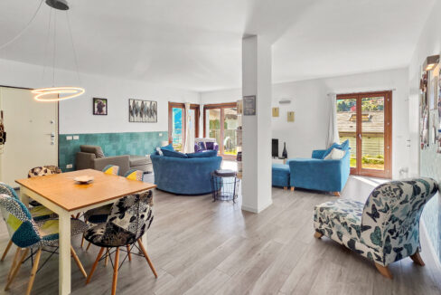 Argegno Villa con Scorcio Lago 10