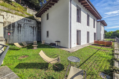 Argegno Villa con Scorcio Lago 18