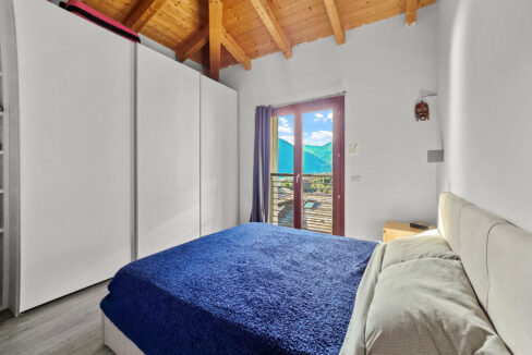 Argegno Villa con Scorcio Lago 20