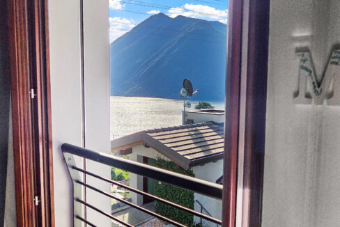 Argegno Villa con Scorcio Lago 22