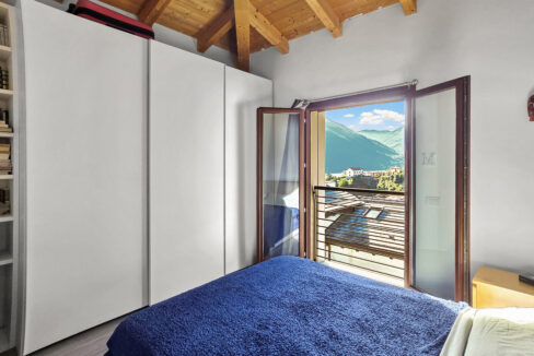 Argegno Villa con Scorcio Lago 23