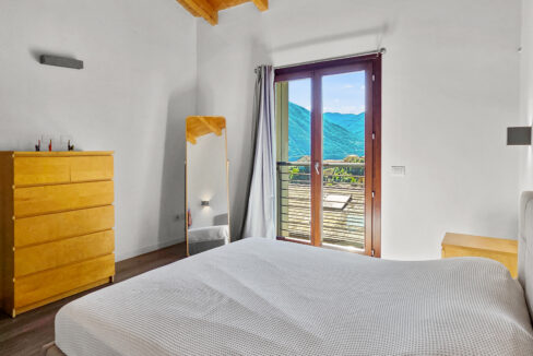 Argegno Villa con Scorcio Lago 26