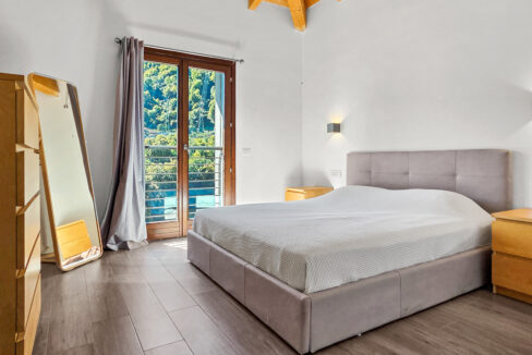 Argegno Villa con Scorcio Lago 28