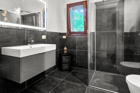 Argegno Villa con Scorcio Lago 29