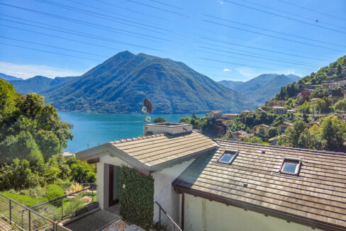 Argegno Villa con Scorcio Lago 31