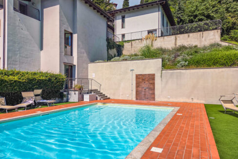 Argegno Villa con Scorcio Lago 35