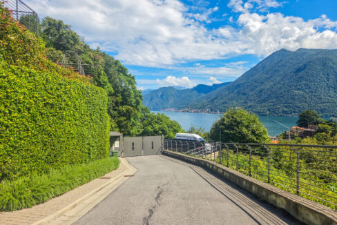 Argegno Villa con Scorcio Lago 6