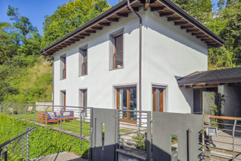 Argegno Villa con Scorcio Lago 7