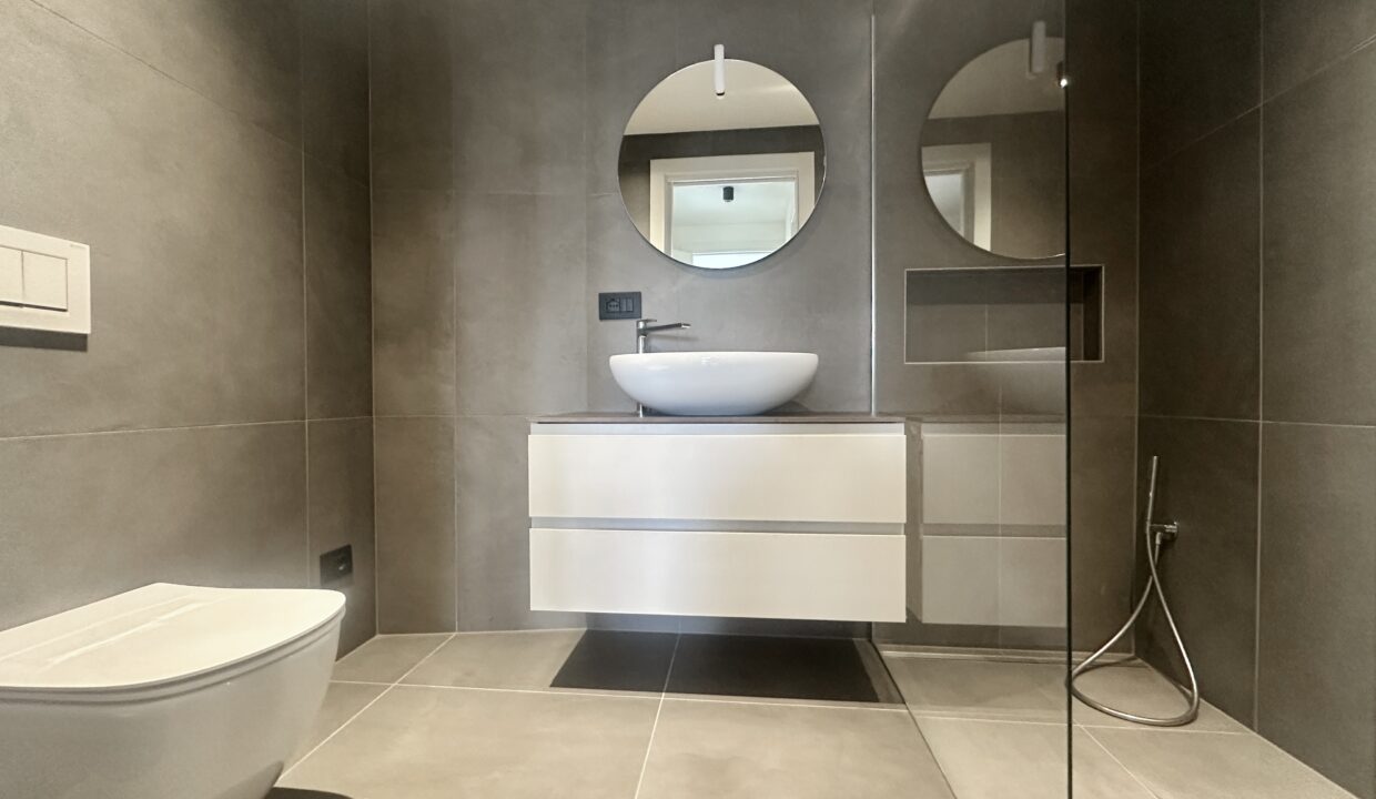 Carate Urio Appartamento con Vista Lago 9