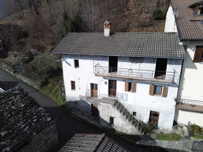 Casa Seminipendente con Giardino Gravedona collinare