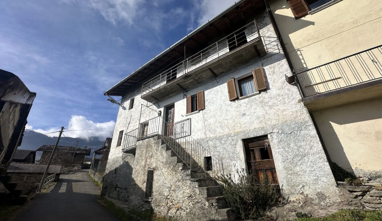 Casa Seminipendente con Giardino Gravedona collinare