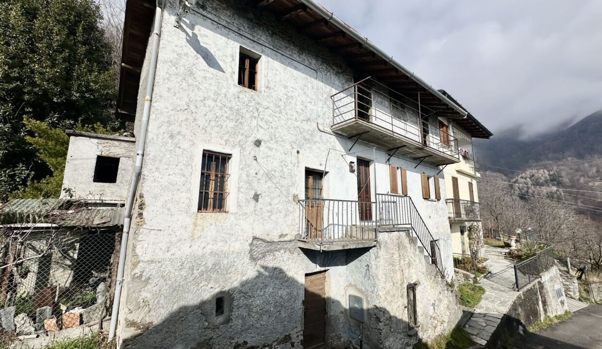 Casa Seminipendente con Giardino Gravedona collinare